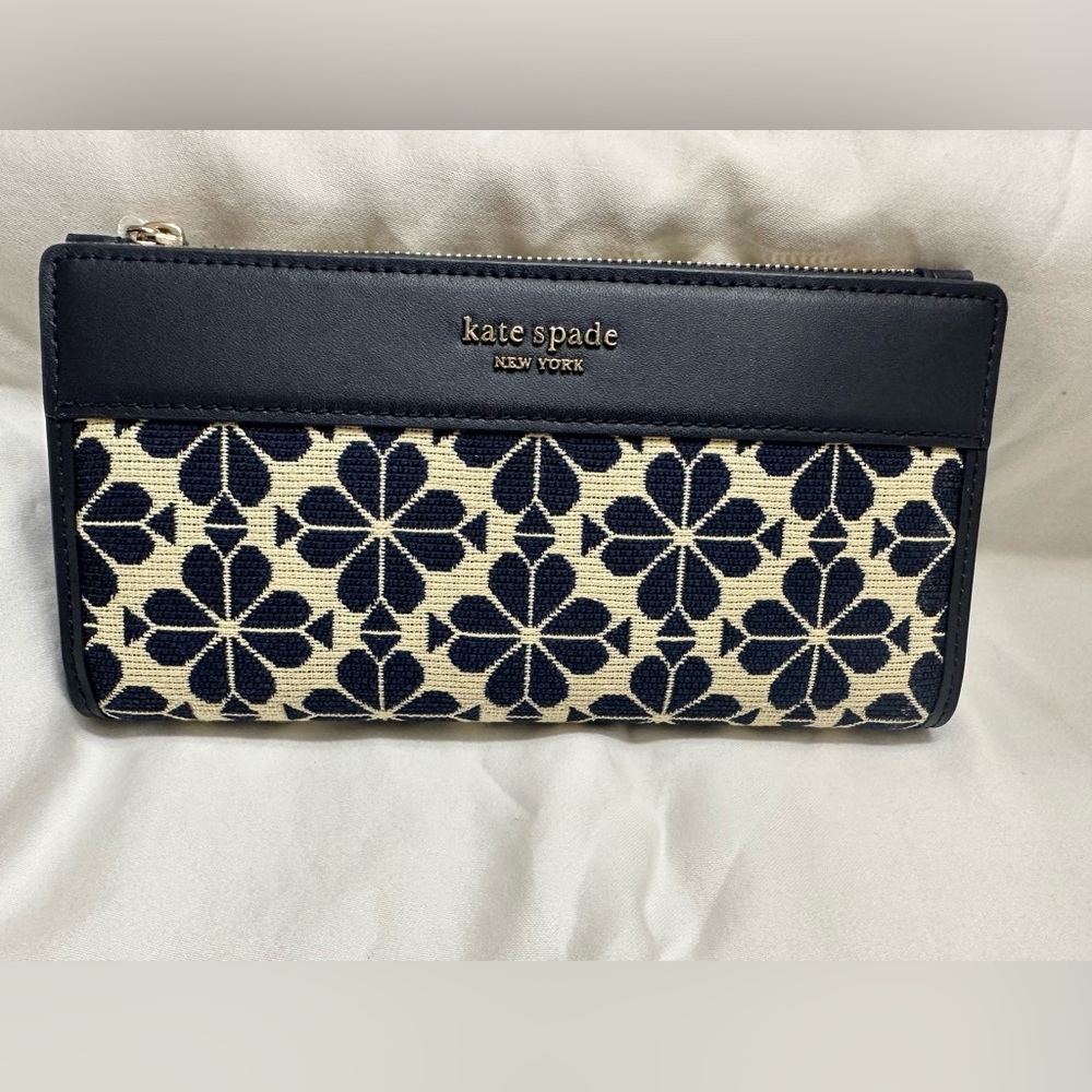 Kate Spade Flower Jacquard wallet navy  NWOT